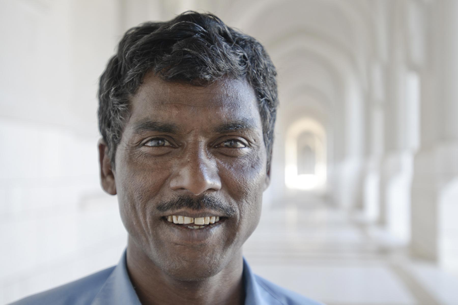 14-Worker-at-the-Palace