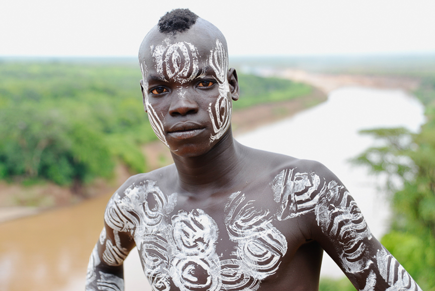2-Painter Hamar with Omo River